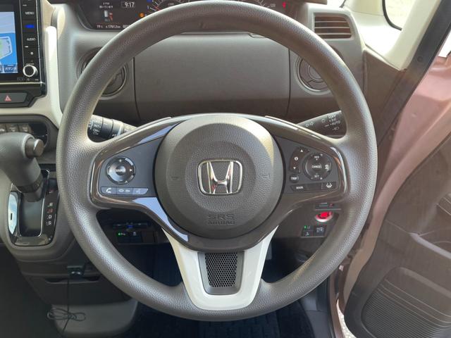 握りやすくスイッチ類の操作性の良いステアリングです。