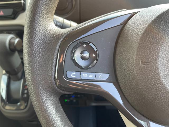 オーディオリモートコントロールスイッチ、ハンズフリーテレホンスイッチを装備しています。オーディオ操作も簡単で運転に集中できます。