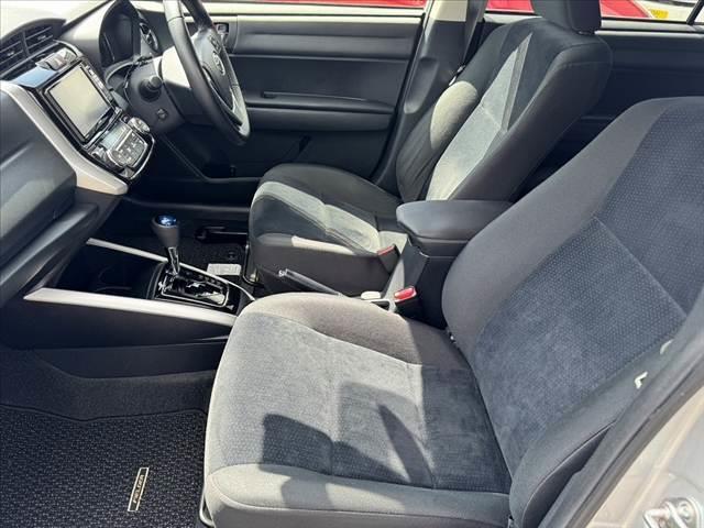 カローラフィールダー ハイブリッドＧ　中期　ナビ　フルセグ　Ｐスタート　スマートキー　Ｂカメラ　セーフティセンスＣ　先行車発進告知機能　ドラレコ　革巻きステアリング　Ａハイビーム　ＥＴＣ　電格ミラー　Ｐガラス　ＡＡＣ　カーテンエアバッグ（17枚目）