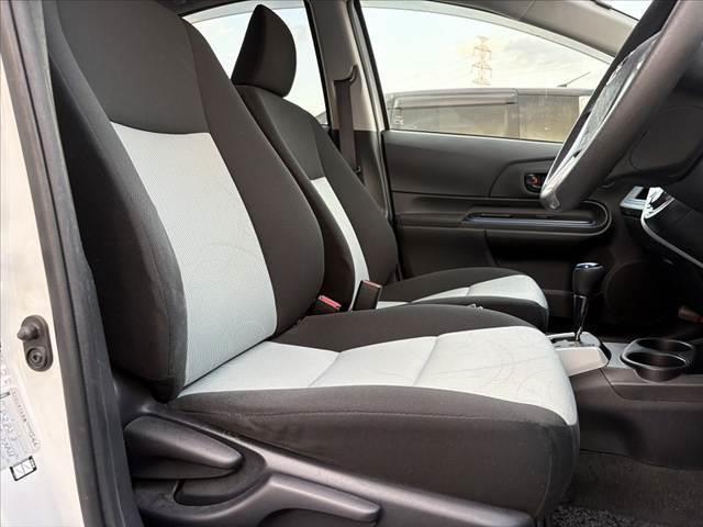 アクア S 禁煙車 ナビ フルセグ BT DVD再生 Pスタート Aライト 社外AW ETC 前後ドラレコ 電格 スマートキー AAC SRSエアB ABS Pガラス フロアマット リアワイパー シートリフター(16枚目)