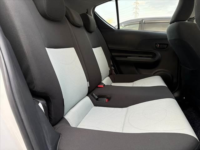 アクア S 禁煙車 ナビ フルセグ BT DVD再生 Pスタート Aライト 社外AW ETC 前後ドラレコ 電格 スマートキー AAC SRSエアB ABS Pガラス フロアマット リアワイパー シートリフター(18枚目)