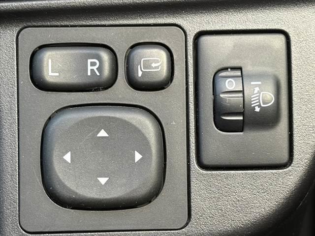 アクア S 禁煙車 ナビ フルセグ BT DVD再生 Pスタート Aライト 社外AW ETC 前後ドラレコ 電格 スマートキー AAC SRSエアB ABS Pガラス フロアマット リアワイパー シートリフター(27枚目)