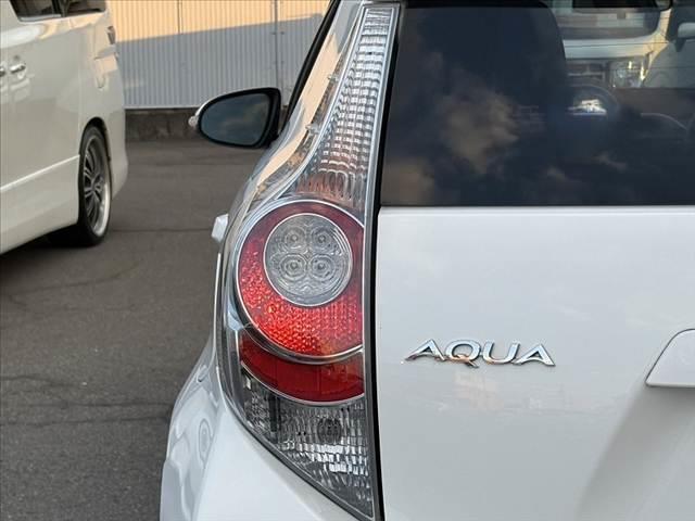 アクア S 禁煙車 ナビ フルセグ BT DVD再生 Pスタート Aライト 社外AW ETC 前後ドラレコ 電格 スマートキー AAC SRSエアB ABS Pガラス フロアマット リアワイパー シートリフター(38枚目)