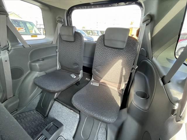 シエンタ 　後期　禁煙　車検整備付　純正ナビ　フルセグ　Ｂモニ　電動スライドドア　革巻きステアリング　ＨＩＤ　フォグ　ＡＡＣ　ＥＴＣ　シートリフター　アームレスト　シートバックポケット　Ｐガラス　電格　Ｒワイパー（20枚目）