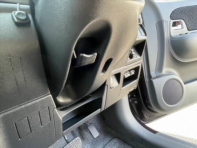 シエンタ 　後期　禁煙　車検整備付　純正ナビ　フルセグ　Ｂモニ　電動スライドドア　革巻きステアリング　ＨＩＤ　フォグ　ＡＡＣ　ＥＴＣ　シートリフター　アームレスト　シートバックポケット　Ｐガラス　電格　Ｒワイパー（31枚目）