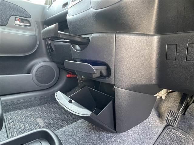 シエンタ 　後期　禁煙　車検整備付　純正ナビ　フルセグ　Ｂモニ　電動スライドドア　革巻きステアリング　ＨＩＤ　フォグ　ＡＡＣ　ＥＴＣ　シートリフター　アームレスト　シートバックポケット　Ｐガラス　電格　Ｒワイパー（32枚目）