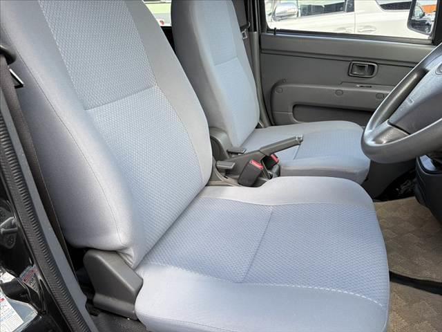 ハイゼットカーゴ 　中期　禁煙　５ＭＴ　キーレス　ＥＴＣ　パワーウィンドウ　ＦＭＡＭラジオ　ハイルーフ　ヘッドライトレベライザー　リア熱線　Ｒワイパー　プライバシーガラス　マニュアルエアコン　アナログメーター（16枚目）