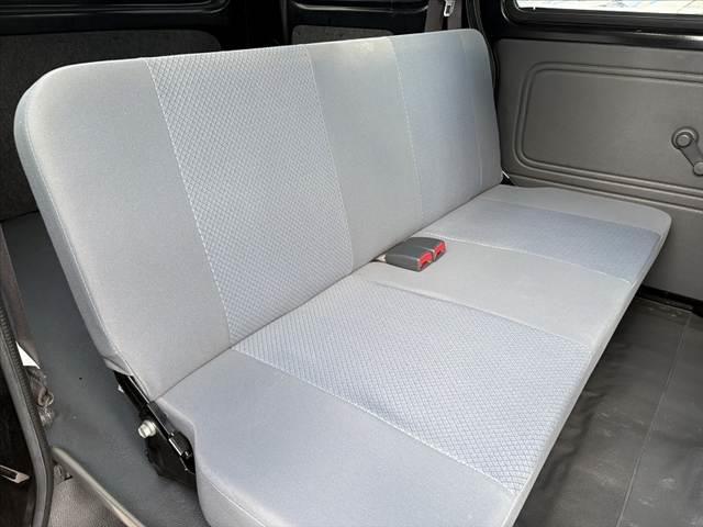 ハイゼットカーゴ 　中期　禁煙　５ＭＴ　キーレス　ＥＴＣ　パワーウィンドウ　ＦＭＡＭラジオ　ハイルーフ　ヘッドライトレベライザー　リア熱線　Ｒワイパー　プライバシーガラス　マニュアルエアコン　アナログメーター（18枚目）