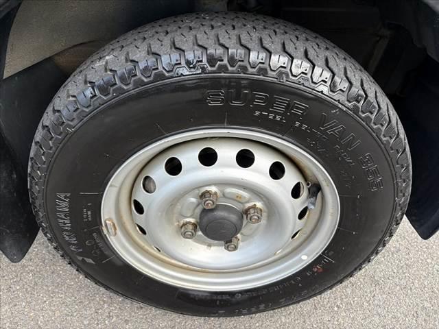 ハイゼットカーゴ 　中期　禁煙　５ＭＴ　キーレス　ＥＴＣ　パワーウィンドウ　ＦＭＡＭラジオ　ハイルーフ　ヘッドライトレベライザー　リア熱線　Ｒワイパー　プライバシーガラス　マニュアルエアコン　アナログメーター（37枚目）