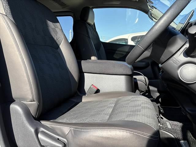 キャラバン ロンググランドプレミアムＧＸ　禁煙車　車検整備付　社外１１インチナビ　電動スライドドア　全方位　フルセグ　ＢＴ　ステリモ　Ａライト　ＬＥＤ　フォグ　横滑り防止　スマートキー×２　ＡＡＣ　電格　合皮コンビシート　オートクローザー（16枚目）