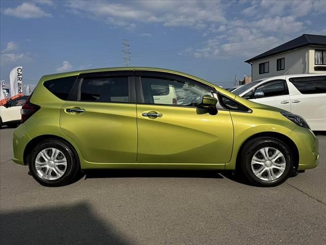 ノート Ｘ　後期　禁煙車　フルセグナビ　Ｂカメラ　ステリモ　ドラレコ　ＢＴ　ＥＴＣ　Ｐスタート　Ａライト　スマートキー　電格ミラー　イモビライザー　シートリフター　Ｐガラス　Ｗエアバッグ　Ａストップ　バイザー（11枚目）