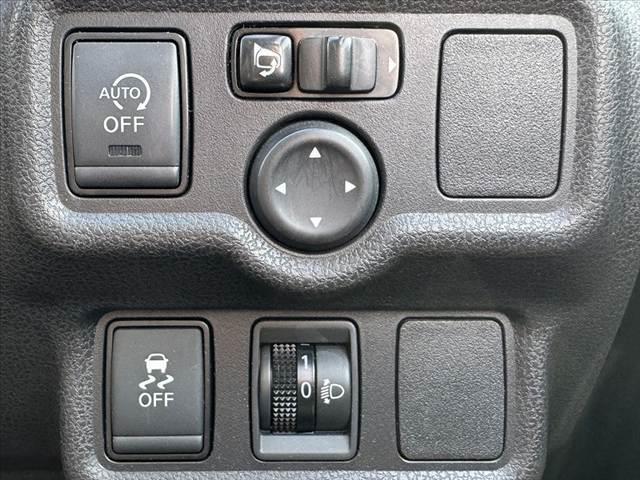 ノート Ｘ　後期　禁煙車　フルセグナビ　Ｂカメラ　ステリモ　ドラレコ　ＢＴ　ＥＴＣ　Ｐスタート　Ａライト　スマートキー　電格ミラー　イモビライザー　シートリフター　Ｐガラス　Ｗエアバッグ　Ａストップ　バイザー（25枚目）