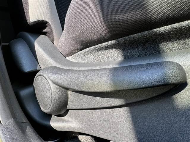 ノート Ｘ　後期　禁煙車　フルセグナビ　Ｂカメラ　ステリモ　ドラレコ　ＢＴ　ＥＴＣ　Ｐスタート　Ａライト　スマートキー　電格ミラー　イモビライザー　シートリフター　Ｐガラス　Ｗエアバッグ　Ａストップ　バイザー（32枚目）