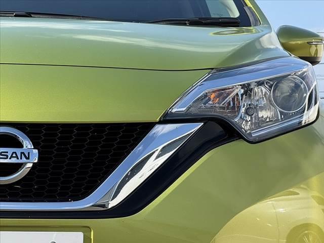 ノート Ｘ　後期　禁煙車　フルセグナビ　Ｂカメラ　ステリモ　ドラレコ　ＢＴ　ＥＴＣ　Ｐスタート　Ａライト　スマートキー　電格ミラー　イモビライザー　シートリフター　Ｐガラス　Ｗエアバッグ　Ａストップ　バイザー（36枚目）