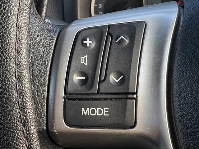 ヴィッツ Ｆ　禁煙車　純正ナビ　Ｂカメラ　ステリモ　フルセグ　ＢＴ　ＤＶＤ再生　ＬＥＤ　フォグ　電格　リモコンキー　横滑り防止　Ａストップ　バニティミラー　ＳＲＳエアＢ　シートアンダートレイ　マニュアルエアコン（6枚目）