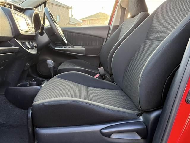 ヴィッツ Ｆ　禁煙車　純正ナビ　Ｂカメラ　ステリモ　フルセグ　ＢＴ　ＤＶＤ再生　ＬＥＤ　フォグ　電格　リモコンキー　横滑り防止　Ａストップ　バニティミラー　ＳＲＳエアＢ　シートアンダートレイ　マニュアルエアコン（17枚目）