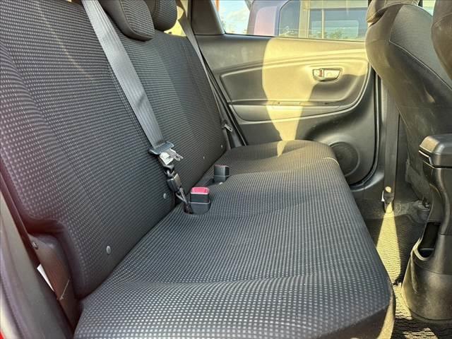 ヴィッツ Ｆ　禁煙車　純正ナビ　Ｂカメラ　ステリモ　フルセグ　ＢＴ　ＤＶＤ再生　ＬＥＤ　フォグ　電格　リモコンキー　横滑り防止　Ａストップ　バニティミラー　ＳＲＳエアＢ　シートアンダートレイ　マニュアルエアコン（18枚目）