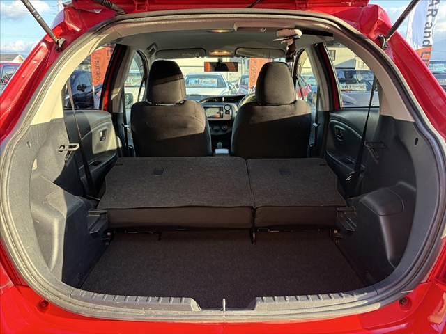 ヴィッツ Ｆ　禁煙車　純正ナビ　Ｂカメラ　ステリモ　フルセグ　ＢＴ　ＤＶＤ再生　ＬＥＤ　フォグ　電格　リモコンキー　横滑り防止　Ａストップ　バニティミラー　ＳＲＳエアＢ　シートアンダートレイ　マニュアルエアコン（21枚目）