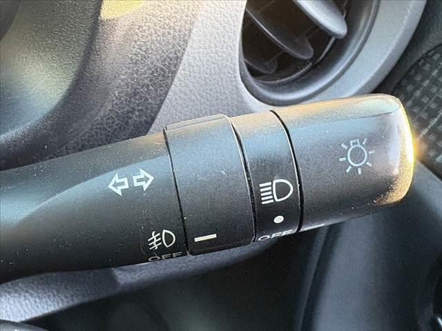 ヴィッツ Ｆ　禁煙車　純正ナビ　Ｂカメラ　ステリモ　フルセグ　ＢＴ　ＤＶＤ再生　ＬＥＤ　フォグ　電格　リモコンキー　横滑り防止　Ａストップ　バニティミラー　ＳＲＳエアＢ　シートアンダートレイ　マニュアルエアコン（24枚目）