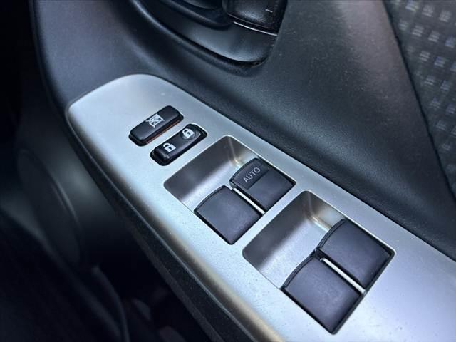 ヴィッツ Ｆ　禁煙車　純正ナビ　Ｂカメラ　ステリモ　フルセグ　ＢＴ　ＤＶＤ再生　ＬＥＤ　フォグ　電格　リモコンキー　横滑り防止　Ａストップ　バニティミラー　ＳＲＳエアＢ　シートアンダートレイ　マニュアルエアコン（25枚目）