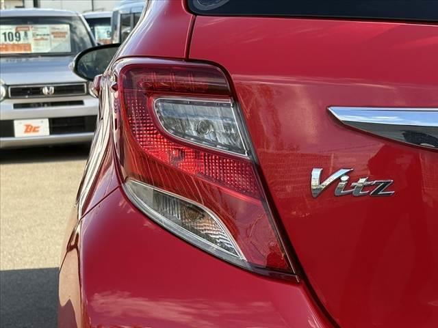 ヴィッツ Ｆ　禁煙車　純正ナビ　Ｂカメラ　ステリモ　フルセグ　ＢＴ　ＤＶＤ再生　ＬＥＤ　フォグ　電格　リモコンキー　横滑り防止　Ａストップ　バニティミラー　ＳＲＳエアＢ　シートアンダートレイ　マニュアルエアコン（37枚目）