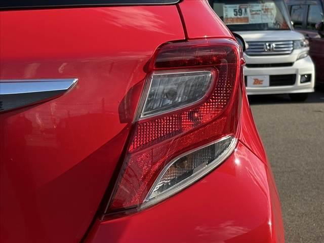 ヴィッツ Ｆ　禁煙車　純正ナビ　Ｂカメラ　ステリモ　フルセグ　ＢＴ　ＤＶＤ再生　ＬＥＤ　フォグ　電格　リモコンキー　横滑り防止　Ａストップ　バニティミラー　ＳＲＳエアＢ　シートアンダートレイ　マニュアルエアコン（38枚目）