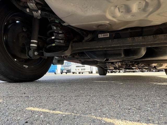 ヴィッツ Ｆ　禁煙車　純正ナビ　Ｂカメラ　ステリモ　フルセグ　ＢＴ　ＤＶＤ再生　ＬＥＤ　フォグ　電格　リモコンキー　横滑り防止　Ａストップ　バニティミラー　ＳＲＳエアＢ　シートアンダートレイ　マニュアルエアコン（47枚目）