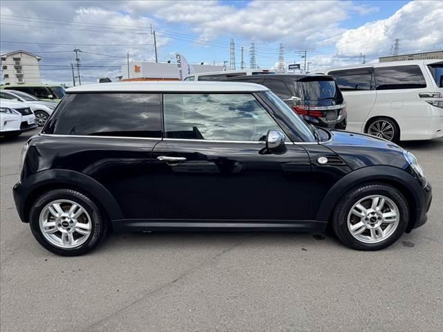 ＭＩＮＩ クーパー　禁煙車　車検整備付　後期　プッシュスタート　スマートキー　ＡＡＣ　ＣＤデッキ　前後ドラレコ　タコメーター　ＥＴＣ　横滑り防止　サイドエアバック　純正１５インチＡＷ　革巻ステアリング　チルトステア　電格（11枚目）