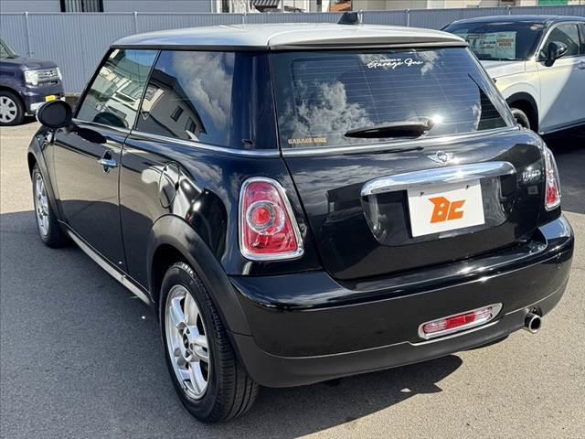 ＭＩＮＩ クーパー　禁煙車　車検整備付　後期　プッシュスタート　スマートキー　ＡＡＣ　ＣＤデッキ　前後ドラレコ　タコメーター　ＥＴＣ　横滑り防止　サイドエアバック　純正１５インチＡＷ　革巻ステアリング　チルトステア　電格（13枚目）