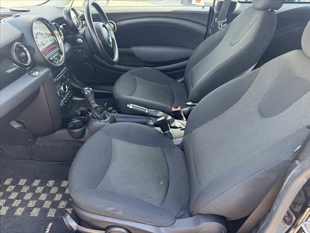 ＭＩＮＩ クーパー　禁煙車　車検整備付　後期　プッシュスタート　スマートキー　ＡＡＣ　ＣＤデッキ　前後ドラレコ　タコメーター　ＥＴＣ　横滑り防止　サイドエアバック　純正１５インチＡＷ　革巻ステアリング　チルトステア　電格（17枚目）