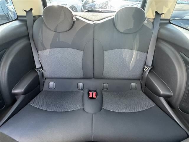 ＭＩＮＩ クーパー　禁煙車　車検整備付　後期　プッシュスタート　スマートキー　ＡＡＣ　ＣＤデッキ　前後ドラレコ　タコメーター　ＥＴＣ　横滑り防止　サイドエアバック　純正１５インチＡＷ　革巻ステアリング　チルトステア　電格（18枚目）