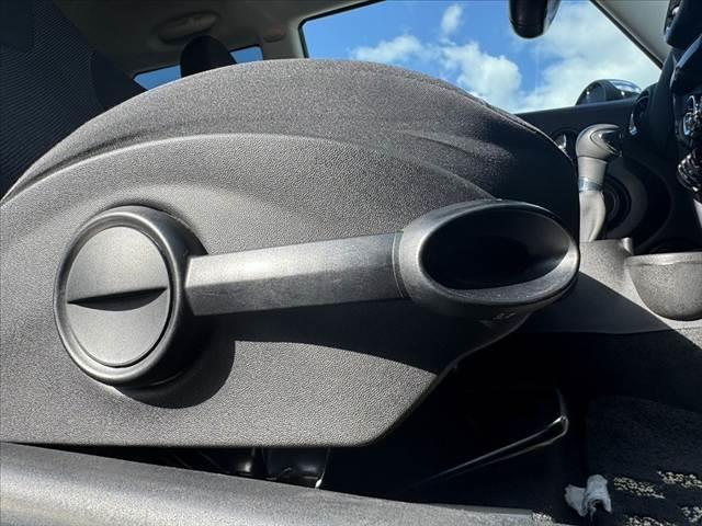 ＭＩＮＩ クーパー　禁煙車　車検整備付　後期　プッシュスタート　スマートキー　ＡＡＣ　ＣＤデッキ　前後ドラレコ　タコメーター　ＥＴＣ　横滑り防止　サイドエアバック　純正１５インチＡＷ　革巻ステアリング　チルトステア　電格（30枚目）