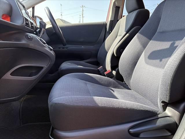 シエンタ ハイブリッドＧ　車検整備　ナビ　Ｂモニター　フルセグ　ＢＴ　ＤＶＤ　ＬＥＤヘッドライト　両電スライドドア　オートライト　プッシュスタート　スマートキーＸ２　電格ミラー　スタッドレス　革巻きステア　アームレスト（17枚目）