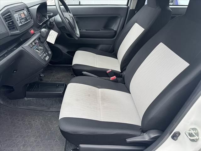 ミライース L SAIII 車検整備付 スマートアシストIII Aハイビーム キーレスキー アイドリングストップ CD AM/FMラジオ ヘッドライトレベライザー クリアランスソナー 2スピーカー 横滑り防止機能 AC(17枚目)