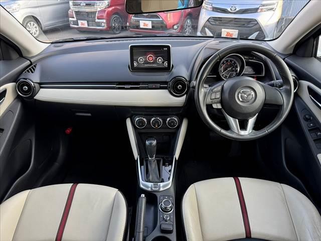 デミオ 13S Lパッケージ 車検整備付 禁煙車 純正ナビ HUD BT LED Aライト フォグ ステリモ ETC スマートキー×2 Pスタート ABS AAC 電格ミラー Aストップ 横滑り防止 衝突被害軽減ブレーキ Pガラス(2枚目)