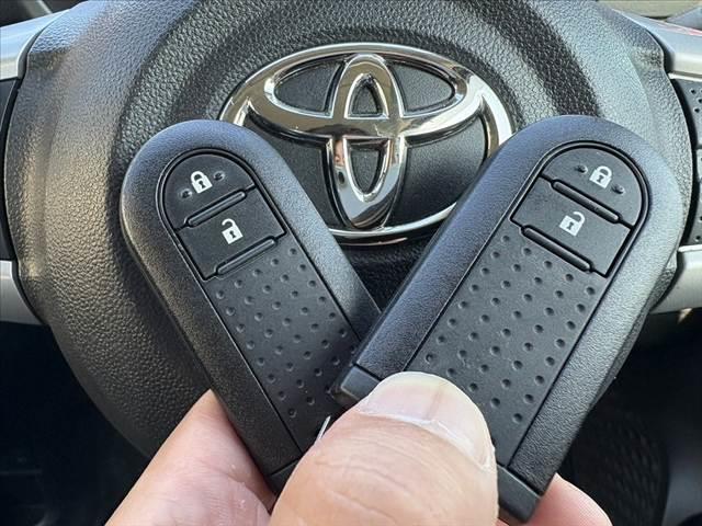 パッソ モーダ　Ｇパッケージ　車検整備付　禁煙車　社外ナビ　Ｂカメラ　ステアリングスイッチ　シートヒーター　フルセグ　ＢＴ　ドラレコ　ＥＴＣ　スマートキー　スペア　スマートアシスト２　ＬＥＤ　Ａライト　フォグ　純正ＡＷ　革巻ステア（22枚目）