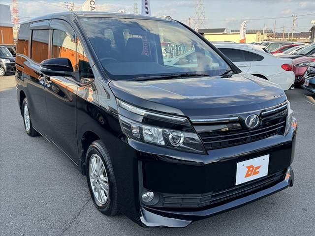 ヴォクシー Ｖ　車検整備付　禁煙車　フルセグナビ　セーフティセンスＣ　電動スライドドア　Ｐスタート　Ｂモニター　ＥＴＣ　ＬＥＤ　Ａハイビーム　先行車発進告知機能　クルコン　Ａライト　革巻きステアリング　ＢＴ　ステリモ（8枚目）