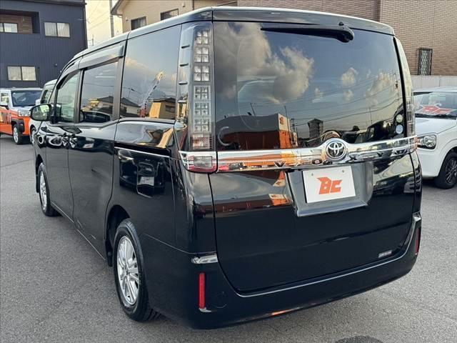 ヴォクシー Ｖ　車検整備付　禁煙車　フルセグナビ　セーフティセンスＣ　電動スライドドア　Ｐスタート　Ｂモニター　ＥＴＣ　ＬＥＤ　Ａハイビーム　先行車発進告知機能　クルコン　Ａライト　革巻きステアリング　ＢＴ　ステリモ（13枚目）