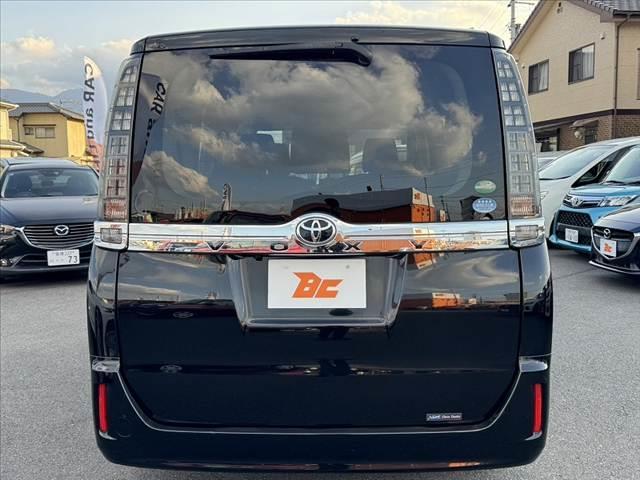 ヴォクシー Ｖ　車検整備付　禁煙車　フルセグナビ　セーフティセンスＣ　電動スライドドア　Ｐスタート　Ｂモニター　ＥＴＣ　ＬＥＤ　Ａハイビーム　先行車発進告知機能　クルコン　Ａライト　革巻きステアリング　ＢＴ　ステリモ（14枚目）