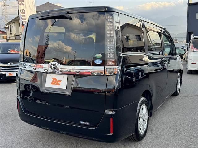 ヴォクシー Ｖ　車検整備付　禁煙車　フルセグナビ　セーフティセンスＣ　電動スライドドア　Ｐスタート　Ｂモニター　ＥＴＣ　ＬＥＤ　Ａハイビーム　先行車発進告知機能　クルコン　Ａライト　革巻きステアリング　ＢＴ　ステリモ（15枚目）