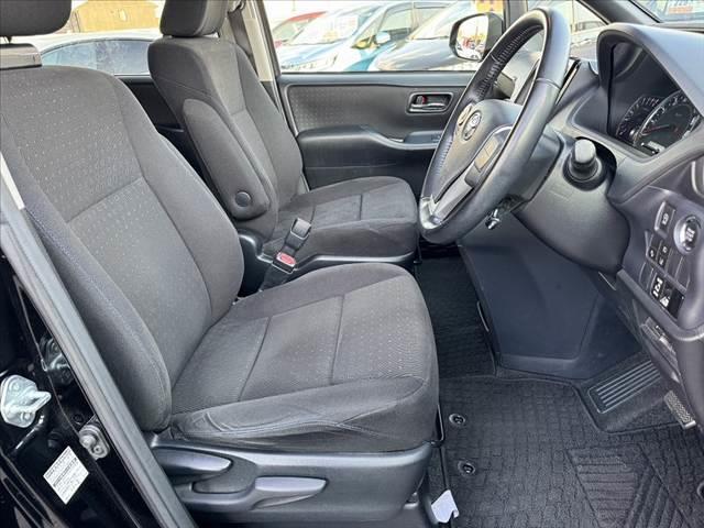 ヴォクシー Ｖ　車検整備付　禁煙車　フルセグナビ　セーフティセンスＣ　電動スライドドア　Ｐスタート　Ｂモニター　ＥＴＣ　ＬＥＤ　Ａハイビーム　先行車発進告知機能　クルコン　Ａライト　革巻きステアリング　ＢＴ　ステリモ（16枚目）