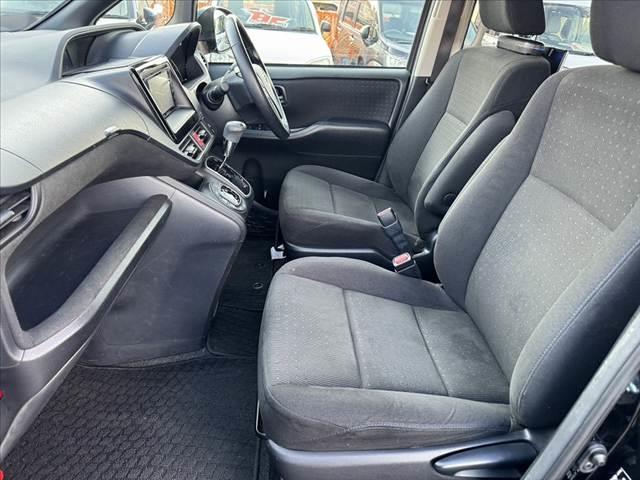 ヴォクシー Ｖ　車検整備付　禁煙車　フルセグナビ　セーフティセンスＣ　電動スライドドア　Ｐスタート　Ｂモニター　ＥＴＣ　ＬＥＤ　Ａハイビーム　先行車発進告知機能　クルコン　Ａライト　革巻きステアリング　ＢＴ　ステリモ（17枚目）