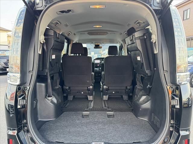 ヴォクシー Ｖ　車検整備付　禁煙車　フルセグナビ　セーフティセンスＣ　電動スライドドア　Ｐスタート　Ｂモニター　ＥＴＣ　ＬＥＤ　Ａハイビーム　先行車発進告知機能　クルコン　Ａライト　革巻きステアリング　ＢＴ　ステリモ（21枚目）