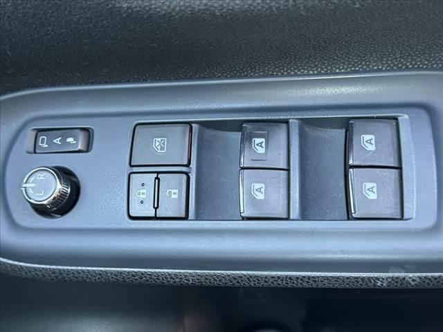ヴォクシー Ｖ　車検整備付　禁煙車　フルセグナビ　セーフティセンスＣ　電動スライドドア　Ｐスタート　Ｂモニター　ＥＴＣ　ＬＥＤ　Ａハイビーム　先行車発進告知機能　クルコン　Ａライト　革巻きステアリング　ＢＴ　ステリモ（26枚目）