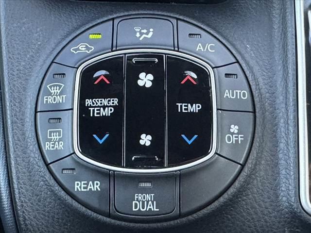 ヴォクシー Ｖ　車検整備付　禁煙車　フルセグナビ　セーフティセンスＣ　電動スライドドア　Ｐスタート　Ｂモニター　ＥＴＣ　ＬＥＤ　Ａハイビーム　先行車発進告知機能　クルコン　Ａライト　革巻きステアリング　ＢＴ　ステリモ（28枚目）