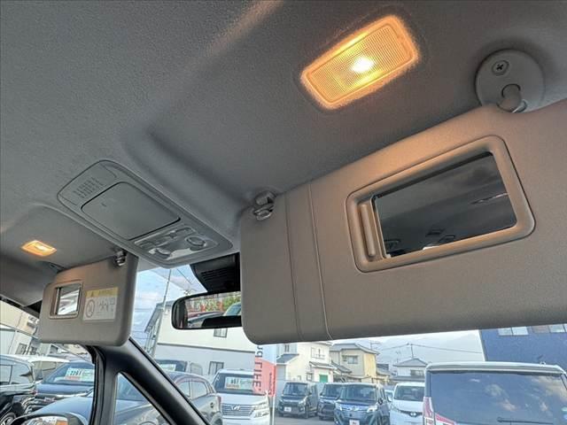 ヴォクシー Ｖ　車検整備付　禁煙車　フルセグナビ　セーフティセンスＣ　電動スライドドア　Ｐスタート　Ｂモニター　ＥＴＣ　ＬＥＤ　Ａハイビーム　先行車発進告知機能　クルコン　Ａライト　革巻きステアリング　ＢＴ　ステリモ（29枚目）