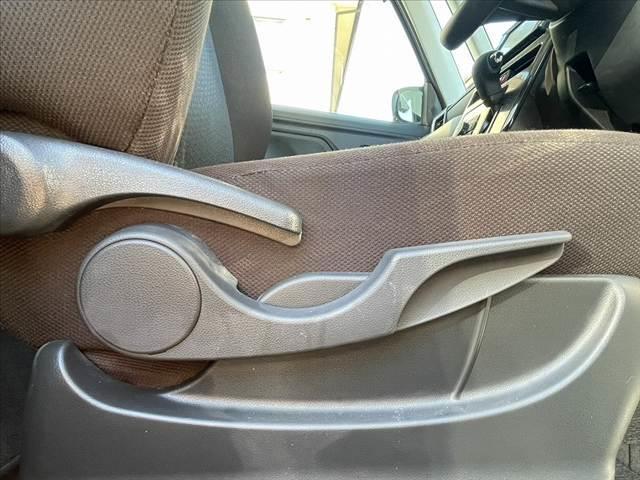 ルーミー Ｇ　後期　車検整備付　ナビ　スマアシ　シートヒーター　Ｂカメラ　両側電動スライドドア　ＥＴＣ　ドラレコ　Ｐスタート　ＬＥＤ　ＢＴ　Ａライト　ステリモ　Ｗエアバッグ　ＡＡＣ　シートアンダートレイ　Ａストップ（33枚目）