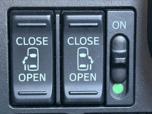 ルーミー カスタムＧ　Ｓ　禁煙車　ＳＡ２　８インチナビ　Ｂモニ　クルコン　両電　ＢＴ　ＤＶＤ再生　スマートキー　ＬＥＤ　フォグＬＥＤ　横滑り防止　ＡＡＣ　純正ＡＷ　電格ミラー　後席ロールサンシェード　シートアンダートレイ（5枚目）