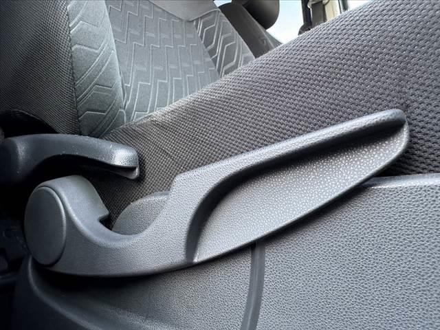 ルーミー カスタムＧ　Ｓ　禁煙車　ＳＡ２　８インチナビ　Ｂモニ　クルコン　両電　ＢＴ　ＤＶＤ再生　スマートキー　ＬＥＤ　フォグＬＥＤ　横滑り防止　ＡＡＣ　純正ＡＷ　電格ミラー　後席ロールサンシェード　シートアンダートレイ（33枚目）