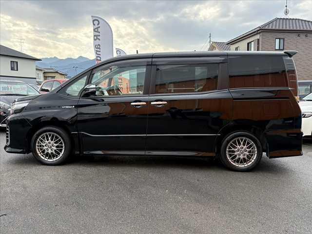 ヴォクシー ハイブリッドZS 煌II 車検整備付 禁煙車 フルセグナビ セーフティセンスC 電動スライドドア Pスタート Bモニター ETC LED Aハイビーム 先行車発進告知機能 クルコン Aライト 革巻きステアリング BT ステリモ(12枚目)